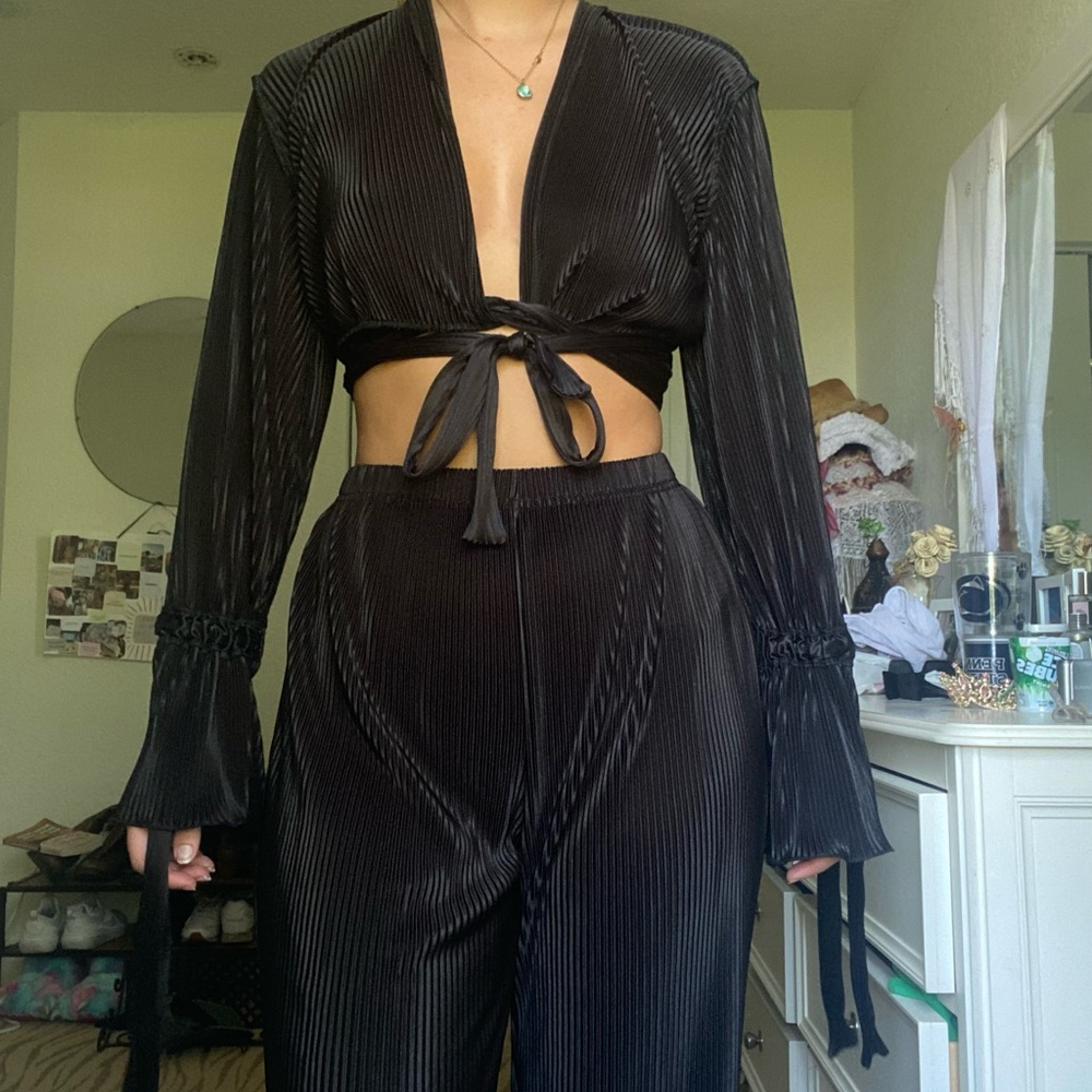 Black tie silky set